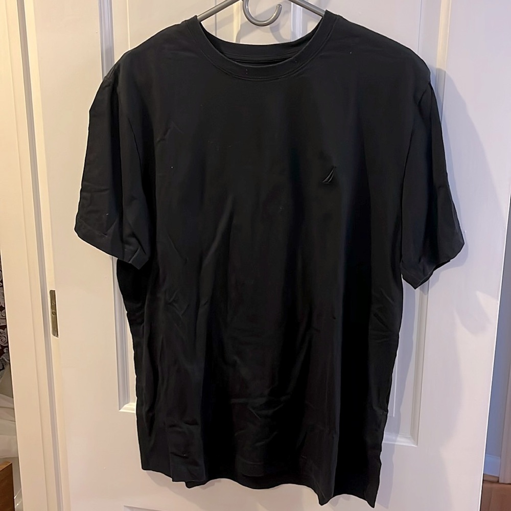 Men’s black t shirt